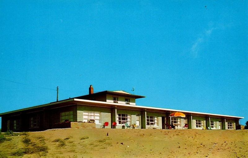 Lake Shore Motel (Kennys Lakeshore Motel) - Old Postcard